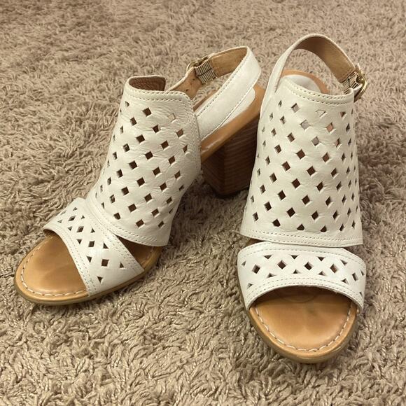 Born Women Off White Havana Perforated Design Leather Blocked Heel Sandals Sz 8 - Picture 2 of 9